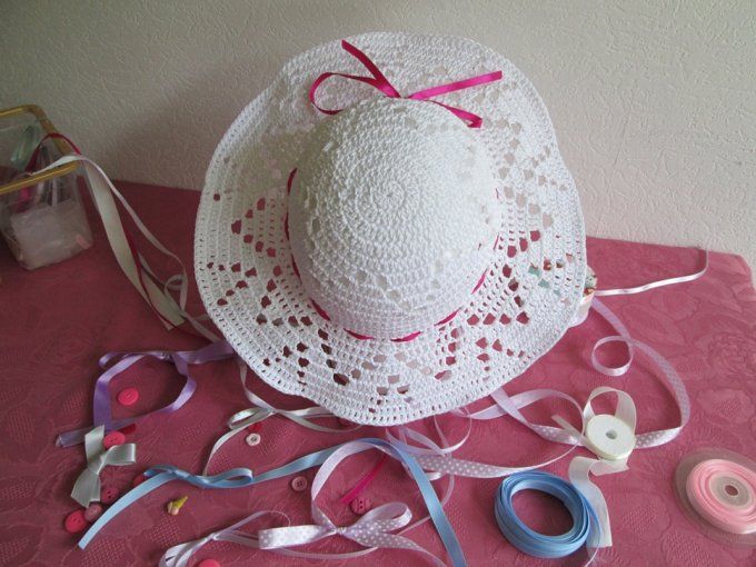 Chapeaux élégant aux crochet pour enfant ou adulte