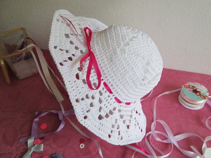 Chapeaux élégant aux crochet pour enfant ou adulte